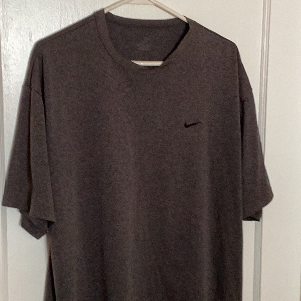 Nike Men's Gray T-Shirt size L